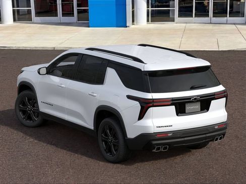 New 2027 Chevrolet Traverse LT FWD image 2