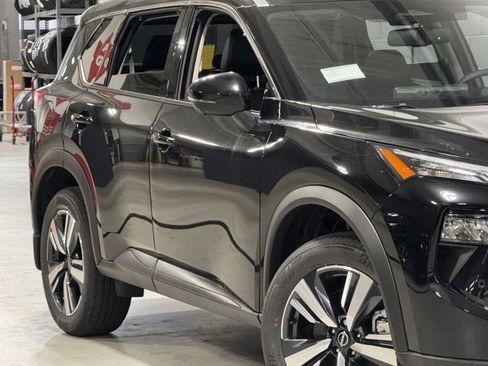 New 2025 Nissan Rogue SL w/ Tech Package image 4