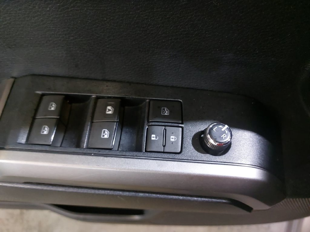 Used 2018 Toyota Tacoma SR5 RWD image 27