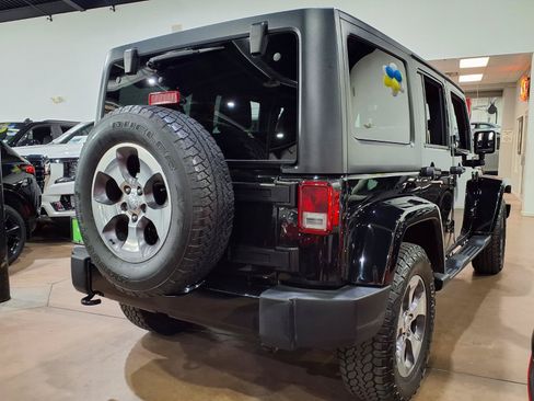 Used 2016 Jeep Wrangler Unlimited Sahara AWD/4WD image 6