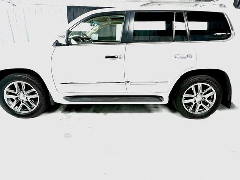 Used 2013 Lexus LX 570 4WD w/ Luxury Pkg image 9