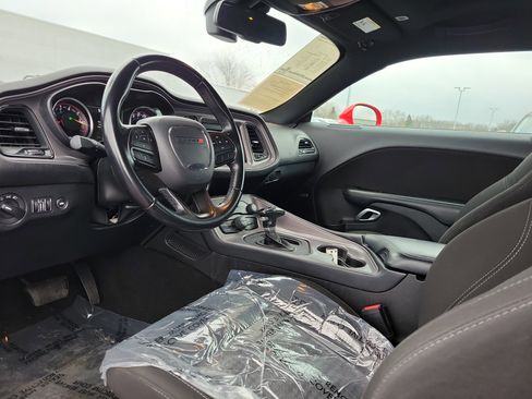 Used 2023 Dodge Challenger SXT image 15