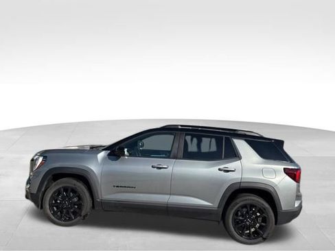 Used 2025 GMC Terrain Elevation w/ Elevation Premium Package AWD/4WD image 4
