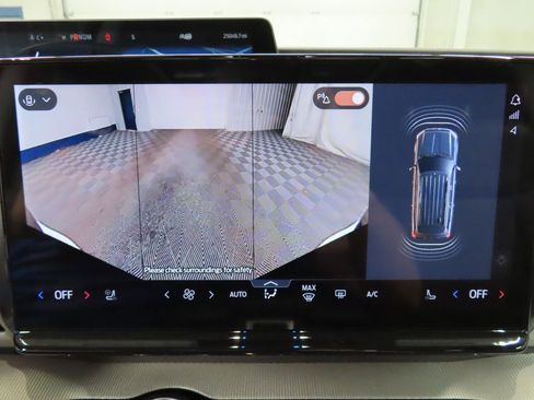 Used 2025 Ford Expedition Active image 20