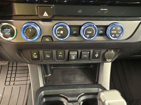 Used 2020 Toyota Tacoma TRD Off-Road w/ Technology Package AWD/4WD image 24