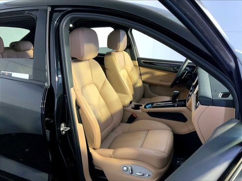 Certified 2023 Porsche Macan AWD/4WD image 18