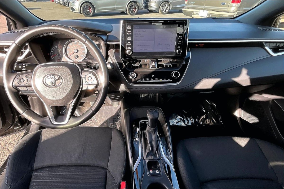 Used 2020 Toyota Corolla SE w/ Carpet Mat Package (TMS) FWD image 13