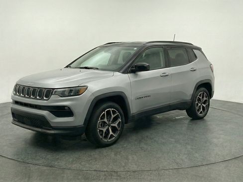 Used 2025 Jeep Compass Limited AWD/4WD image 3