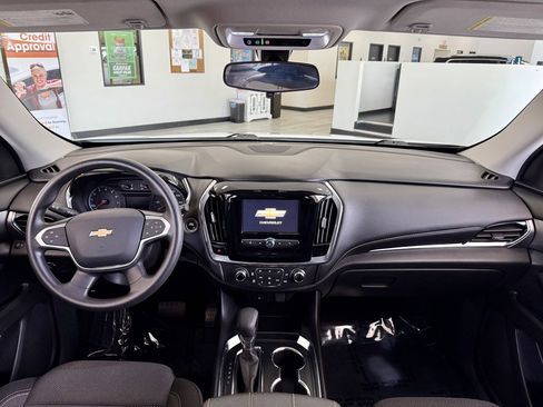 Used 2021 Chevrolet Traverse LS image 10