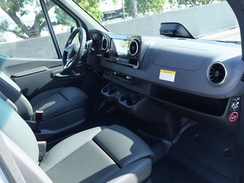 New 2025 Mercedes-Benz Sprinter 2500 image 5