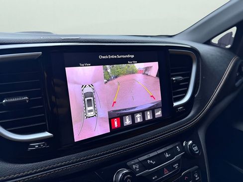 Used 2023 Chrysler Pacifica Pinnacle FWD image 26