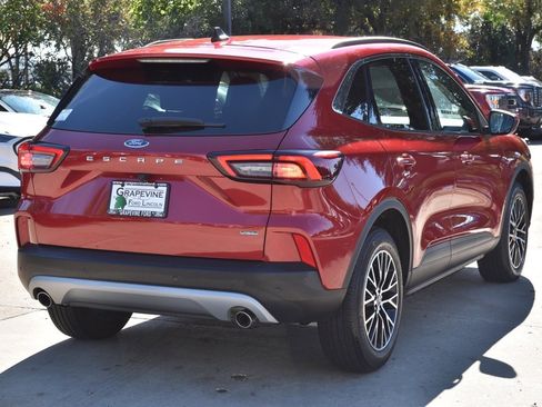Used 2024 Ford Escape SE image 8