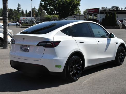 Used 2023 Tesla Model Y Long Range AWD/4WD image 8