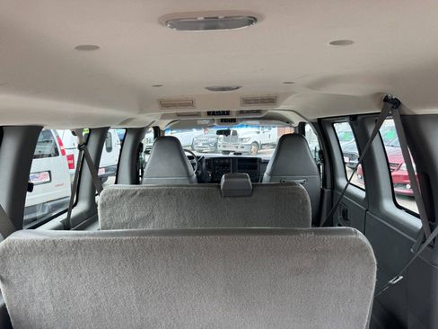 Used 2006 GMC Savana 1500 Passenger RWD image 11