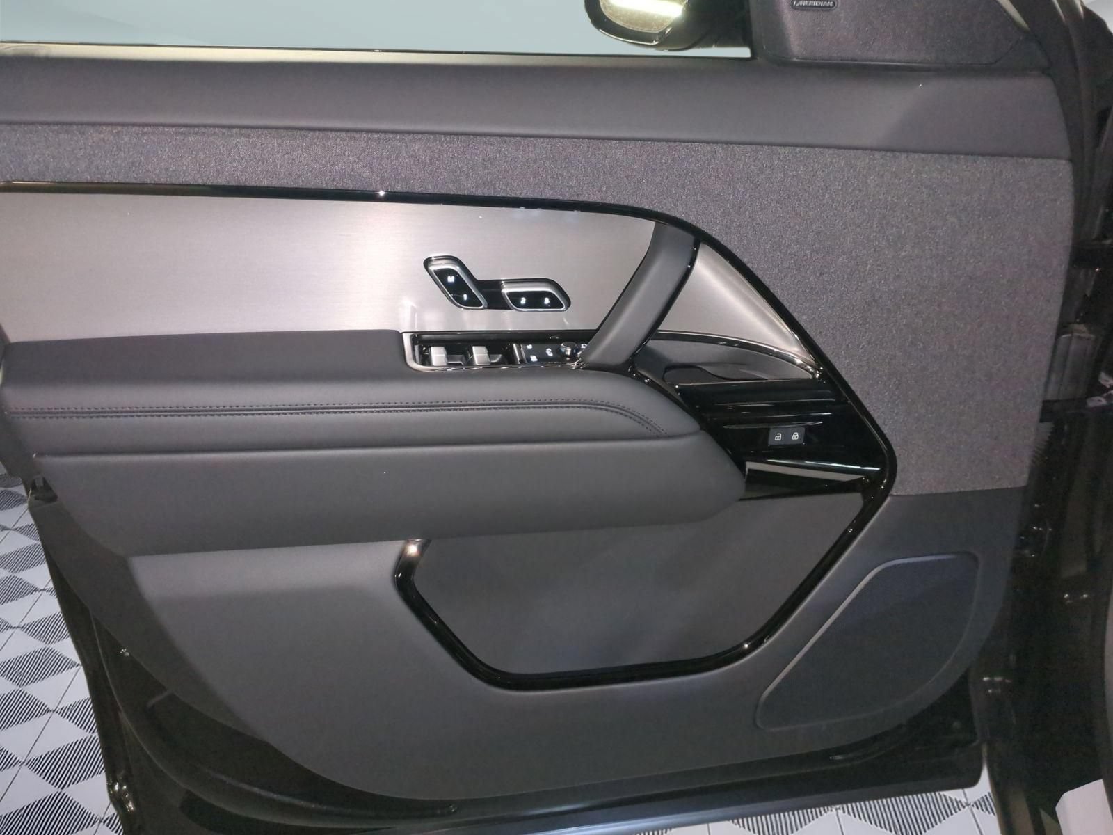 New 2027 Land Rover Range Rover Sport SE AWD/4WD image 11