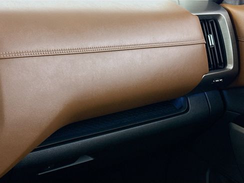 Used 2023 Nissan Pathfinder Platinum w/ Cargo Package image 16