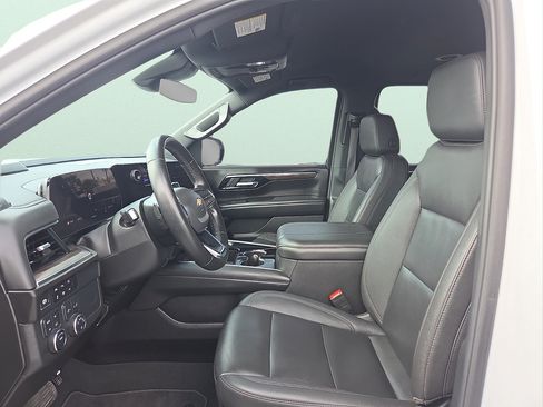 Used 2025 Chevrolet Suburban LT AWD/4WD image 16
