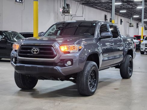 Used 2020 Toyota Tacoma SR5 RWD image 4