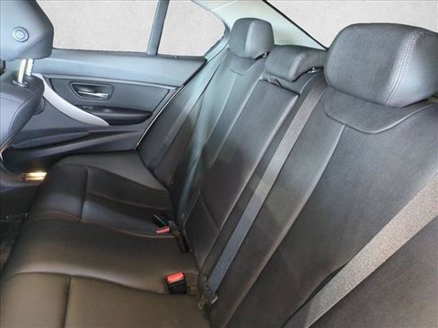 Used 2017 BMW 320i Sedan RWD image 18