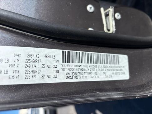 Used 2018 Jeep Compass Latitude image 32