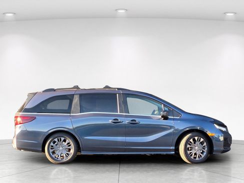 New 2026 Honda Odyssey Touring image 3
