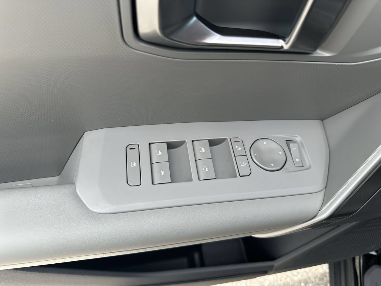 New 2027 Kia Seltos S FWD image 3
