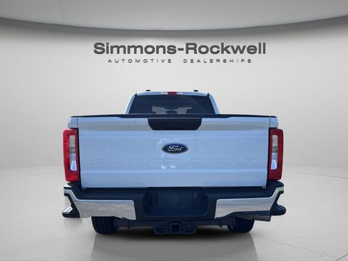 Used 2024 Ford F250 XLT AWD/4WD image 3