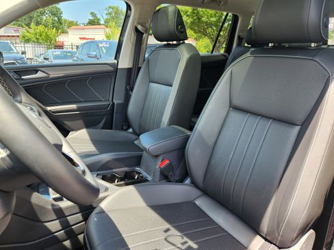 Certified 2023 Volkswagen Tiguan SE w/ Panoramic Sunroof Package FWD image 7