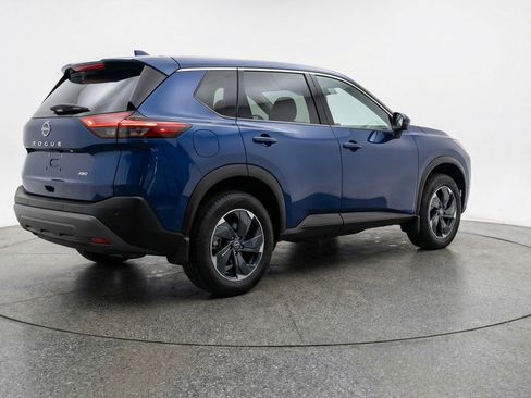 Used 2025 Nissan Rogue SV AWD/4WD image 9