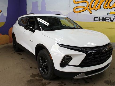 Used 2024 Chevrolet Blazer LT w/ Convenience Package FWD image 4