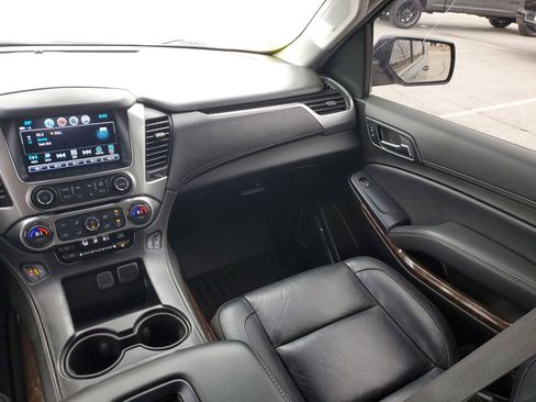 Used 2019 Chevrolet Tahoe LT w/ LT Signature Package image 18