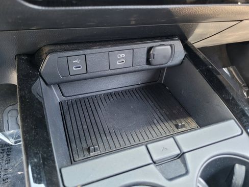Used 2024 Toyota Prius XLE FWD image 19