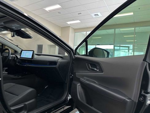 Used 2025 Toyota Prius XLE AWD/4WD image 28