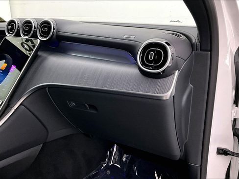 Used 2026 Mercedes-Benz GLC 300 image 19