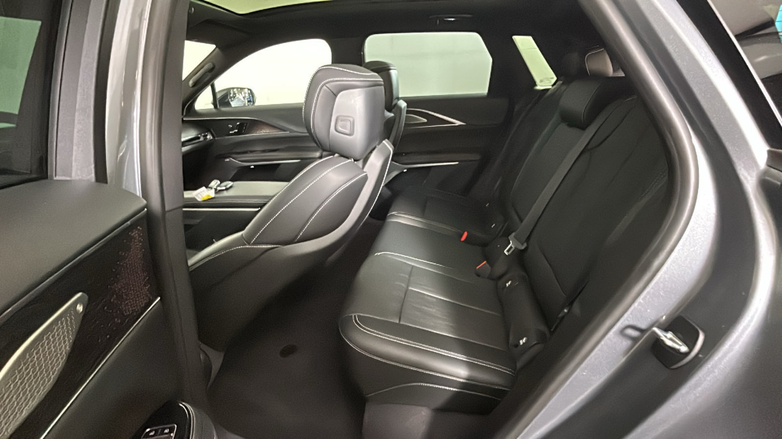 Used 2023 Cadillac Lyriq AWD image 33