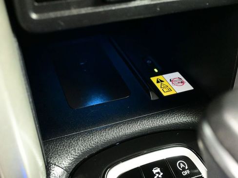 Used 2023 Toyota Corolla Cross XLE w/ Convenience Package FWD image 24