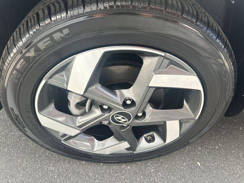 Used 2025 Hyundai Venue SEL FWD image 31