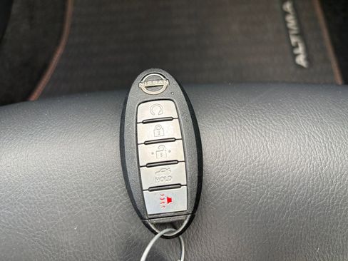Used 2025 Nissan Altima 2.5 SR FWD image 21