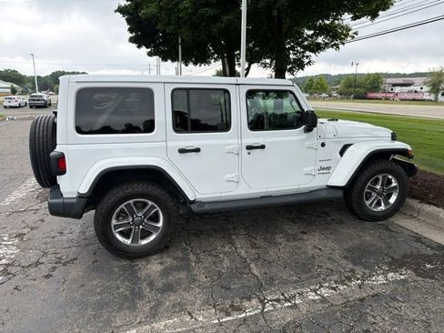 Used 2018 Jeep Wrangler Unlimited Sahara AWD/4WD image 7
