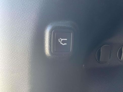Used 2019 Jeep Cherokee Limited FWD image 9