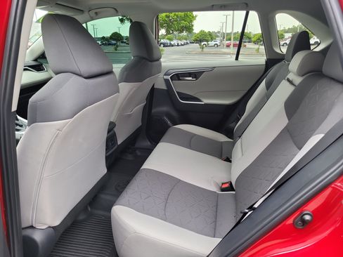 Certified 2025 Toyota RAV4 XLE w/ Convenience Package FWD image 15