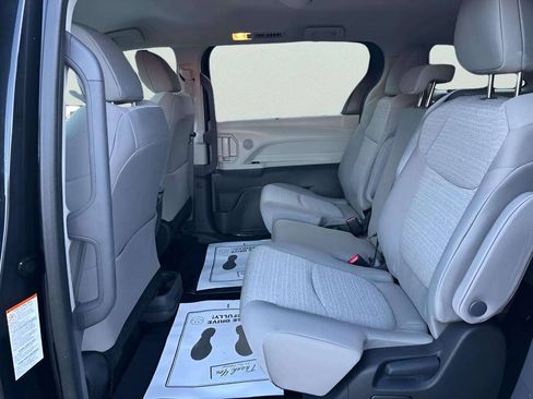 Used 2023 Toyota Sienna LE FWD image 12