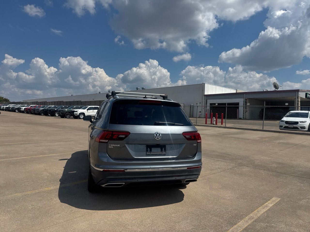 Used 2018 Volkswagen Tiguan SEL Premium FWD image 19