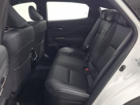 Used 2025 Toyota Crown Platinum AWD/4WD image 9