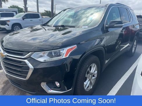 Used 2020 Chevrolet Traverse LT image 2