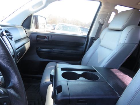 Used 2016 Toyota Tundra SR5 image 8