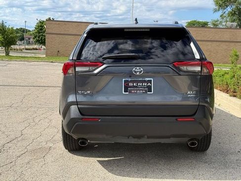 Used 2021 Toyota RAV4 XLE AWD/4WD image 4
