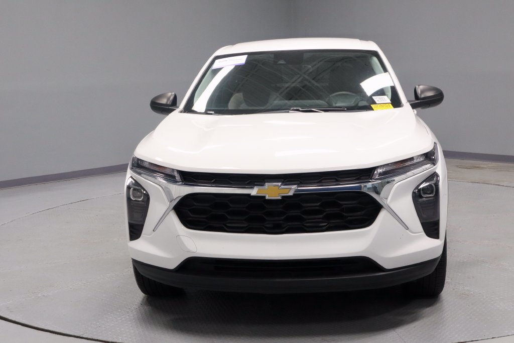 Used 2025 Chevrolet Trax LS FWD image 6