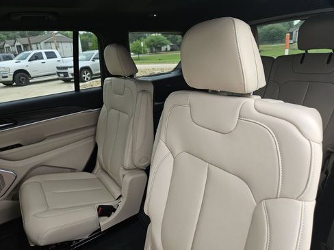 New 2026 Jeep Grand Cherokee L Limited RWD image 32