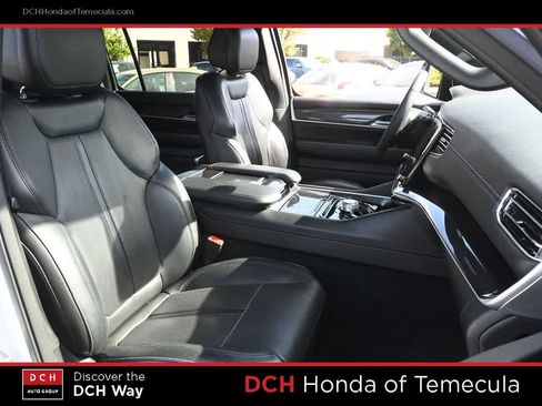 Used 2024 Jeep Wagoneer 2WD image 22